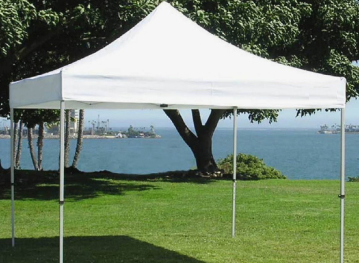 Villa bahçesinde bağımsız gazebo; oturma alanı gölgelenir 3